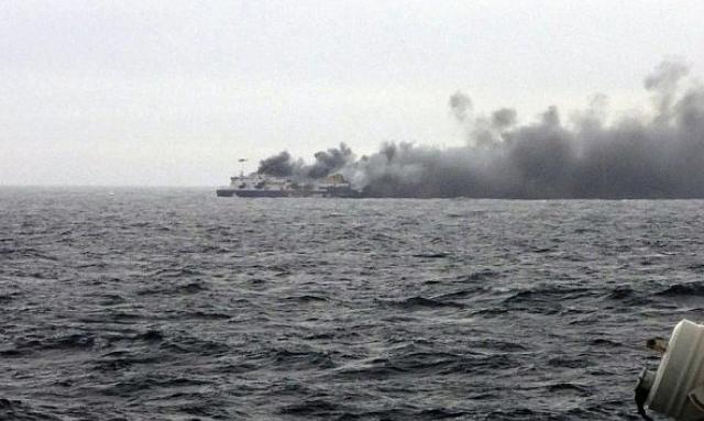 Двама българи блокирани на горящия ферибот. 10 пасажери изчезнали